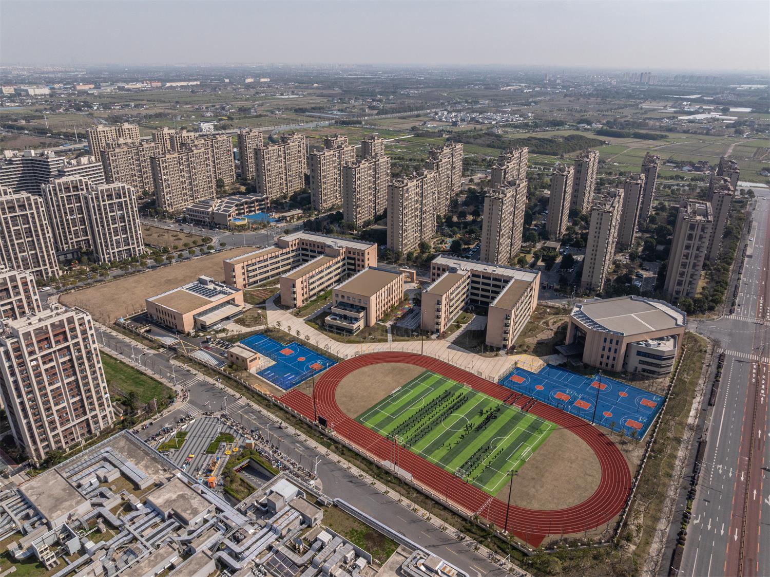 上海大学附属奉贤实验学校